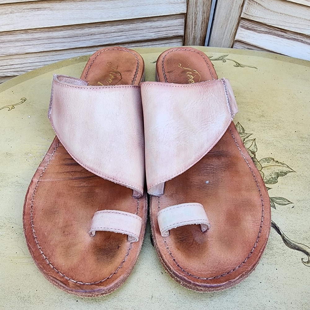 Free People EU 39 Pink Leather Toe Loop Slide Sandals Resort Beachy Vacation